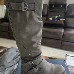 Sun Stone Women's Round Toe Block Heel Boots Faux Leather Gray - Size 6.0M New